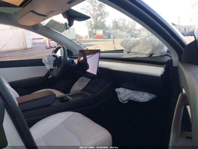 7SAYGDEE3NF426030 Tesla Model Y