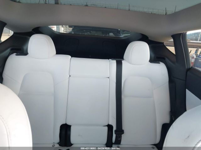 7SAYGDEE3NF426030 Tesla Model Y