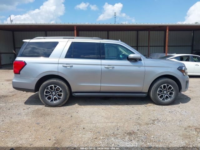 1FMJU1J89REA25669 Ford Expedition Xlt