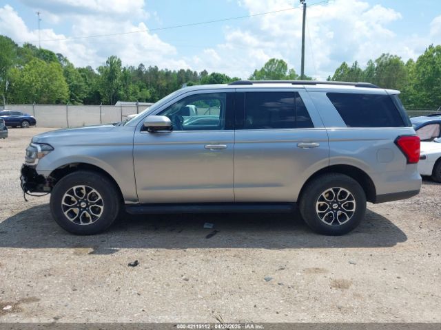 1FMJU1J89REA25669 Ford Expedition Xlt