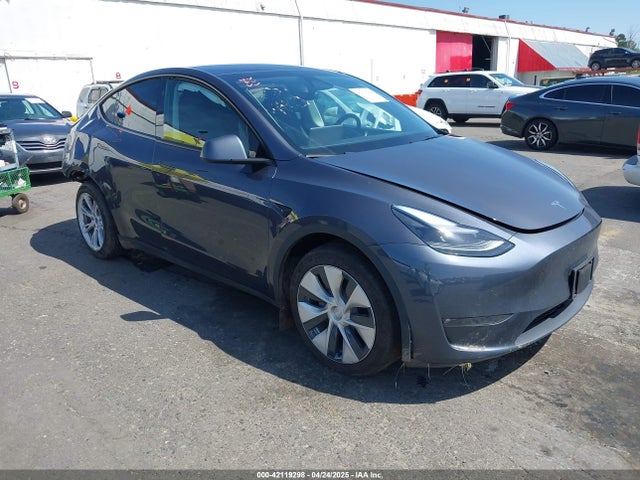2023 TESLA MODEL Y 7SAYGDEE2PF839866 Photo 0