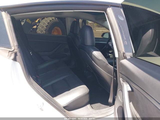 5YJ3E1EC2MF001553 Tesla MODEL 3