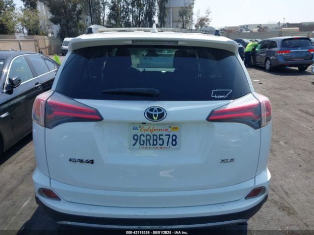 JTMWFREV6HJ111319 Toyota Rav4 Xle