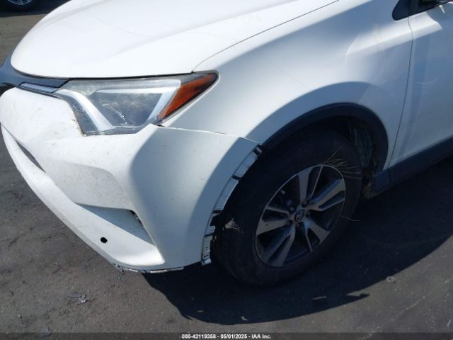 JTMWFREV6HJ111319 Toyota Rav4 Xle