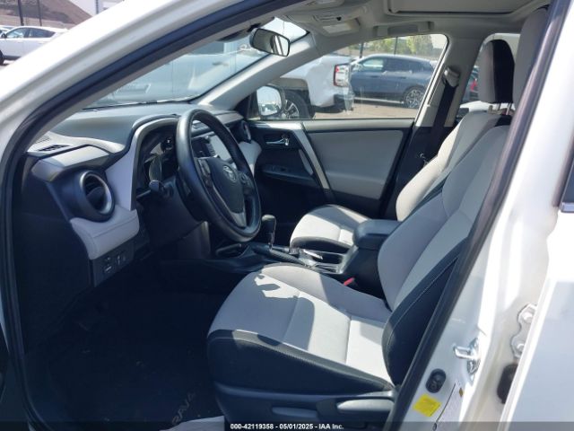 JTMWFREV6HJ111319 Toyota Rav4 Xle