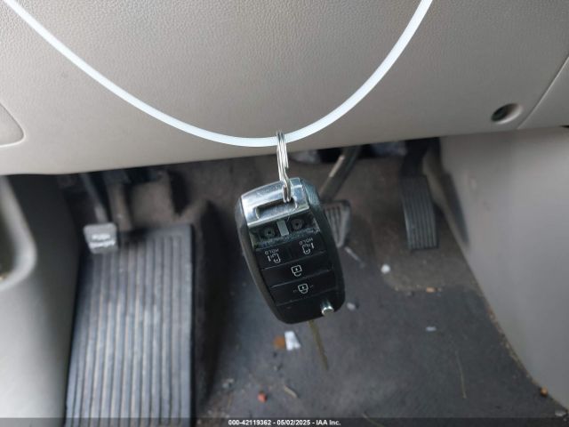 KNDMB5C10G6192380 KIA SEDONA LX