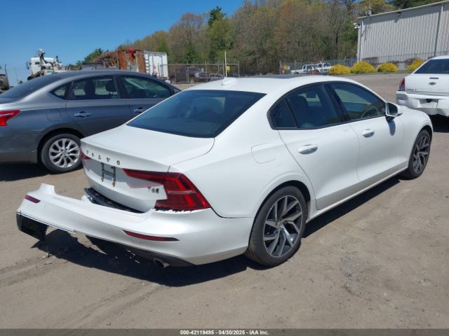 2019 VOLVO S60 7JRA22TK4KG017483 Photo 3