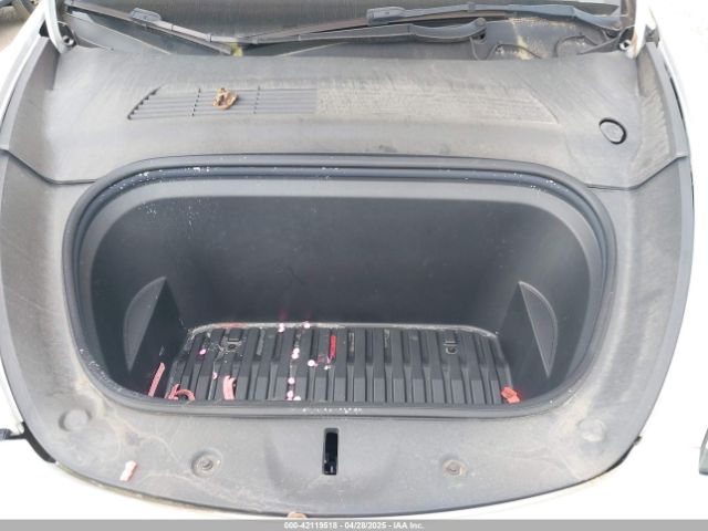 5YJYGDED9MF121828 Tesla Model Y Standard Range Rear-wheel Drive