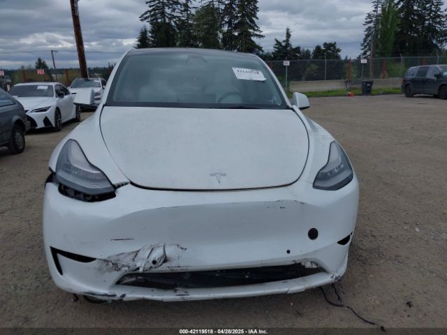 5YJYGDED9MF121828 Tesla Model Y Standard Range Rear-wheel Drive