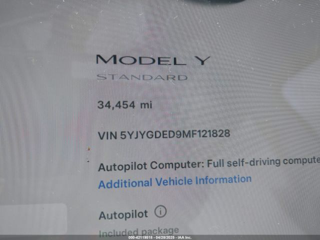 5YJYGDED9MF121828 Tesla Model Y Standard Range Rear-wheel Drive