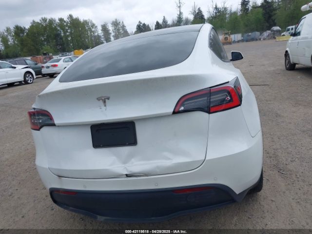 5YJYGDED9MF121828 Tesla Model Y Standard Range Rear-wheel Drive