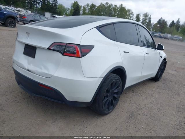 5YJYGDED9MF121828 Tesla Model Y Standard Range Rear-wheel Drive