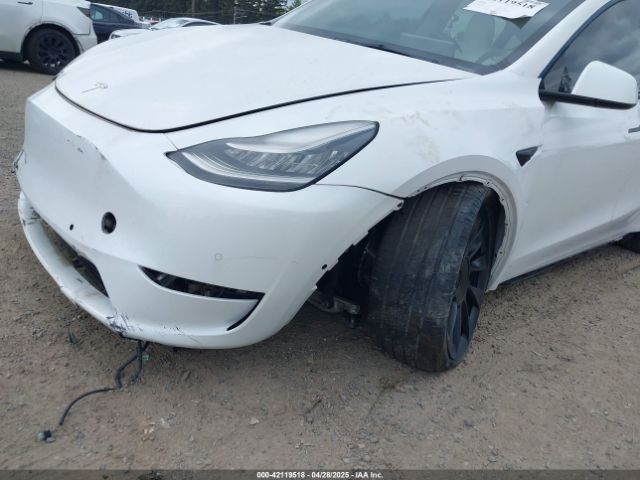 5YJYGDED9MF121828 Tesla Model Y Standard Range Rear-wheel Drive
