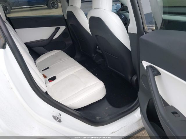 5YJYGDED9MF121828 Tesla Model Y Standard Range Rear-wheel Drive