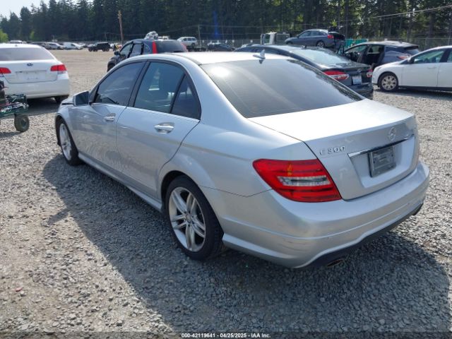 2012 MERCEDES-BENZ C 300 WDDGF8BB7CR238797 Photo 2