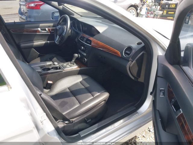 2012 MERCEDES-BENZ C 300 WDDGF8BB7CR238797 Photo 4