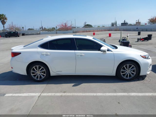 JTHBW1GG7G2109813 Lexus ES 300H