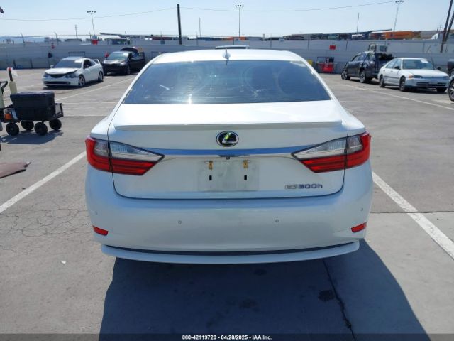 JTHBW1GG7G2109813 Lexus ES 300H