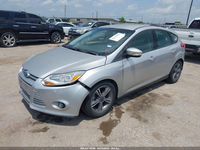 Ford FOCUS SE 2014 1FADP3K22EL412736 Image 2