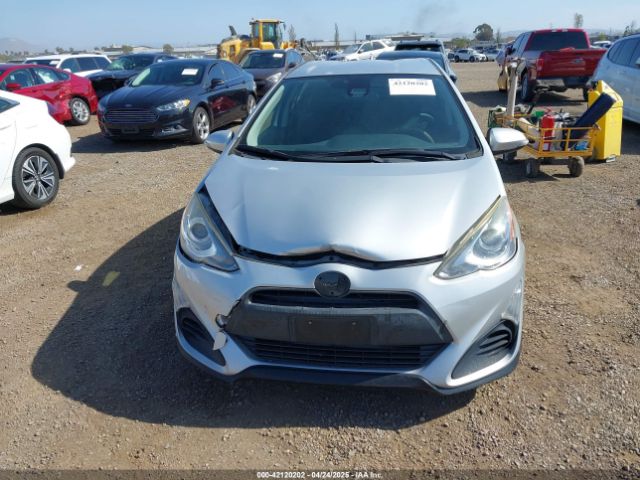 JTDKDTB3XH1598075 Toyota Prius C Two