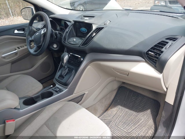 1FMCU9G93GUB02028 Ford ESCAPE SE