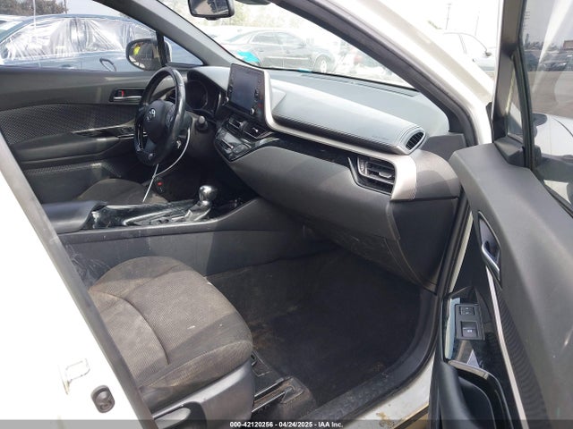 JTNKHMBX9K1054053 Toyota C-HR XLE