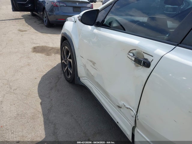 JTNKHMBX9K1054053 Toyota C-HR XLE