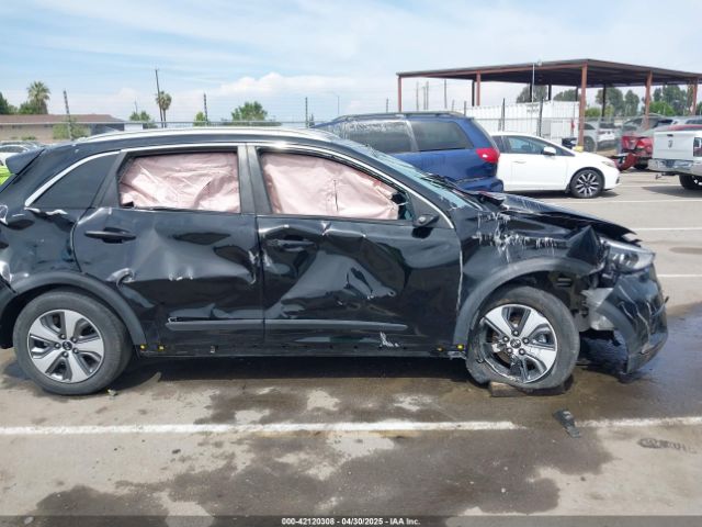 KNDCB3LC2L5375460 KIA NIRO LX