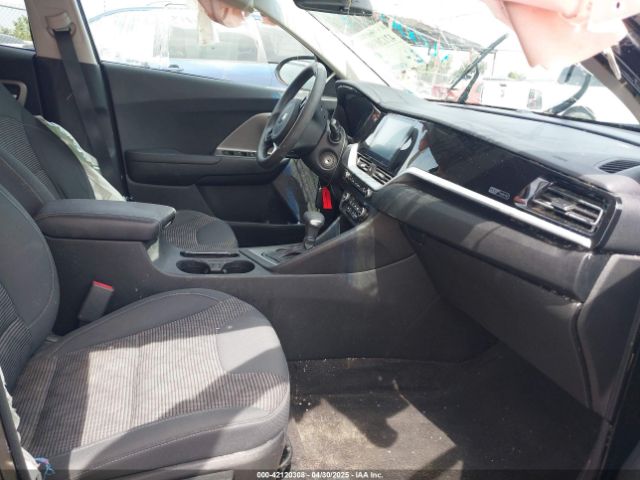 KNDCB3LC2L5375460 KIA NIRO LX
