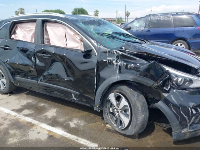 KNDCB3LC2L5375460 KIA NIRO LX