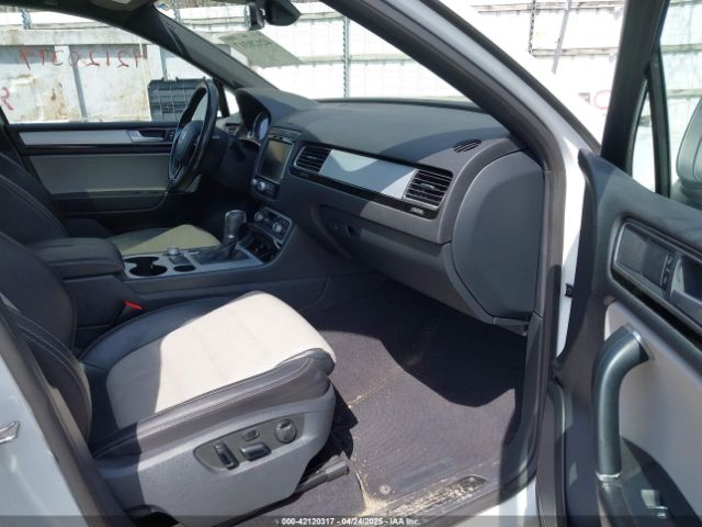 WVGRF7BP8HD005505 Volkswagen Touareg V6 Wolfsburg Edition
