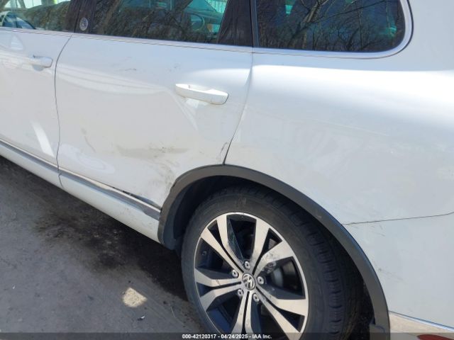WVGRF7BP8HD005505 Volkswagen Touareg V6 Wolfsburg Edition