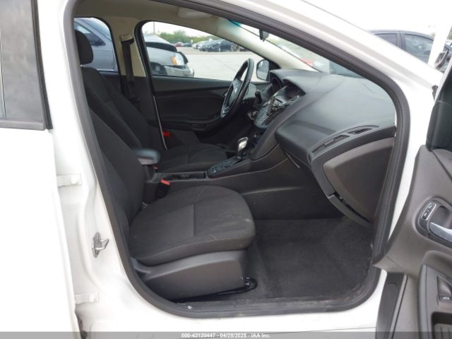 1FADP3K27GL262397 Ford FOCUS SE