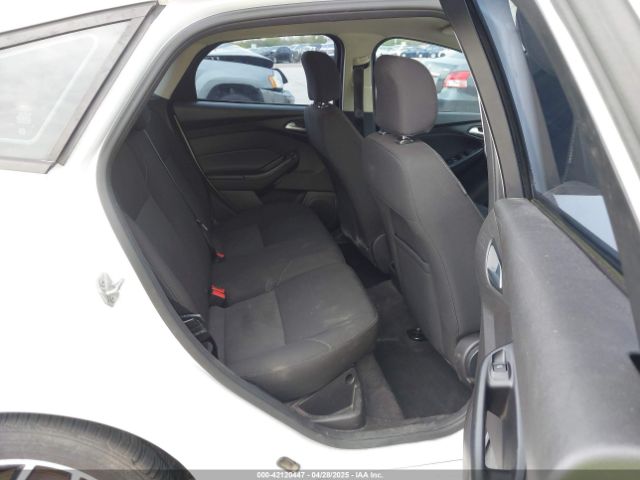 1FADP3K27GL262397 Ford FOCUS SE