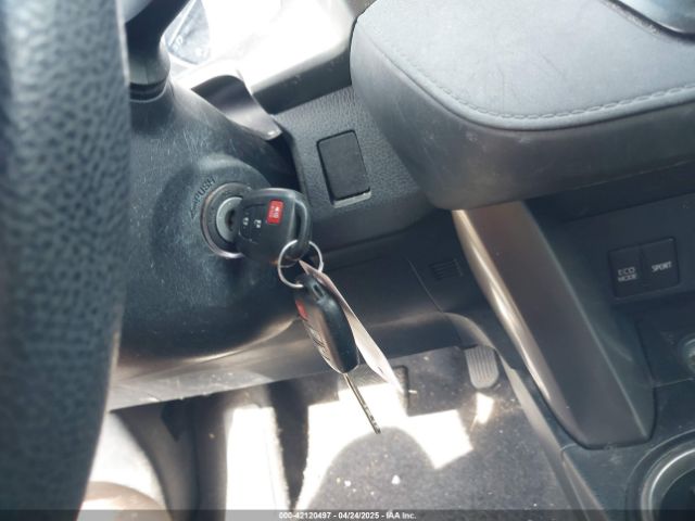 JTMBFREV7JJ188415 Toyota RAV4 LE