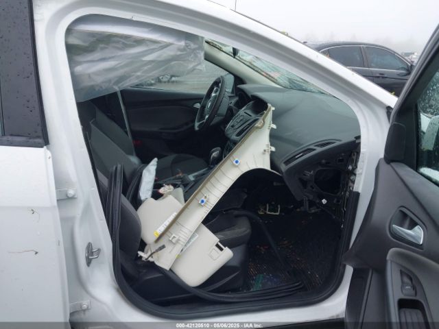 1FADP3F27EL242982 Ford FOCUS SE