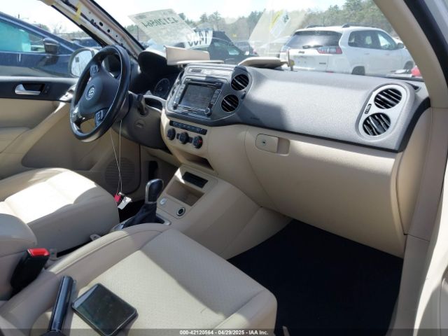 WVGBV7AX1FW555099 Volkswagen TIGUAN SE