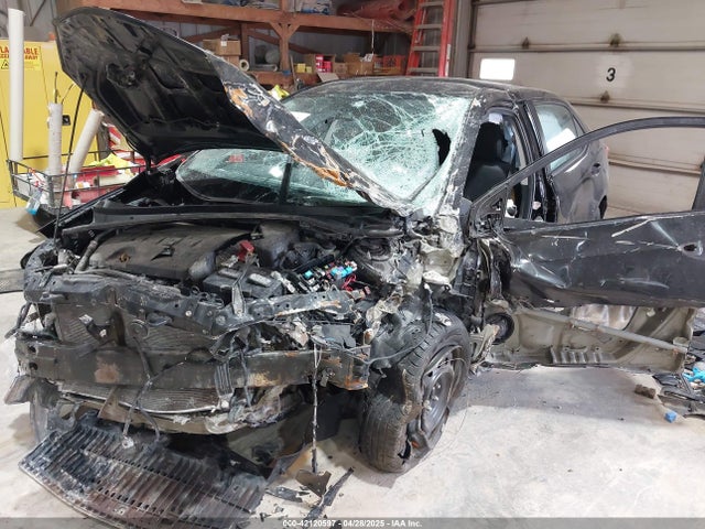 5YFBURHE1KP940527 Toyota COROLLA LE