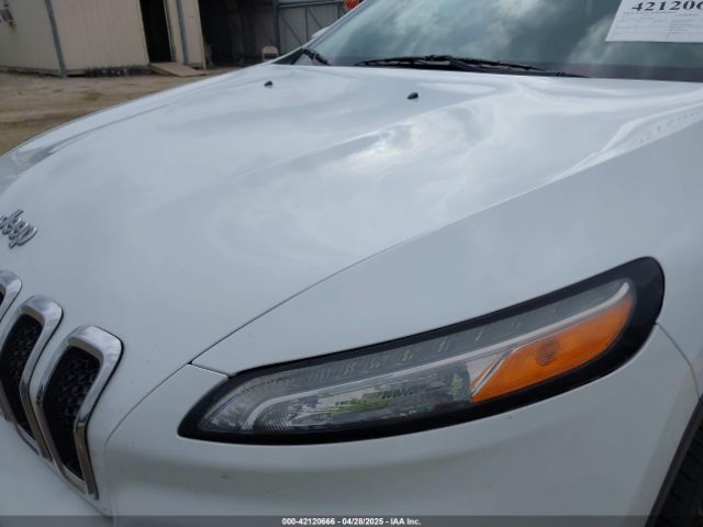 1C4PJLCS9EW122953 Jeep Cherokee Latitude