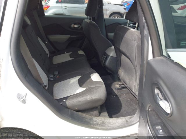 1C4PJLCS9EW122953 Jeep Cherokee Latitude