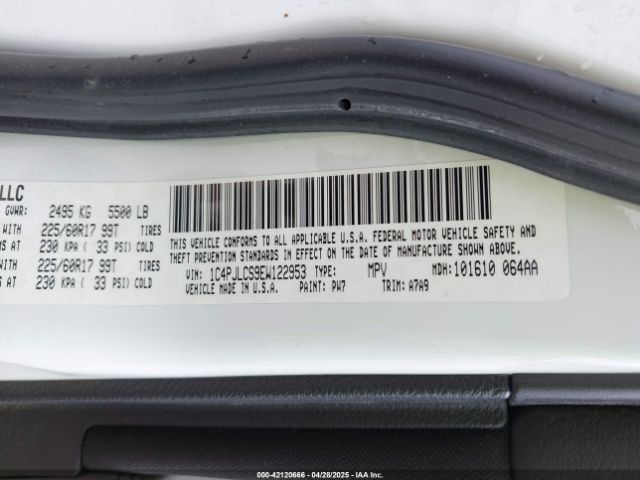1C4PJLCS9EW122953 Jeep Cherokee Latitude