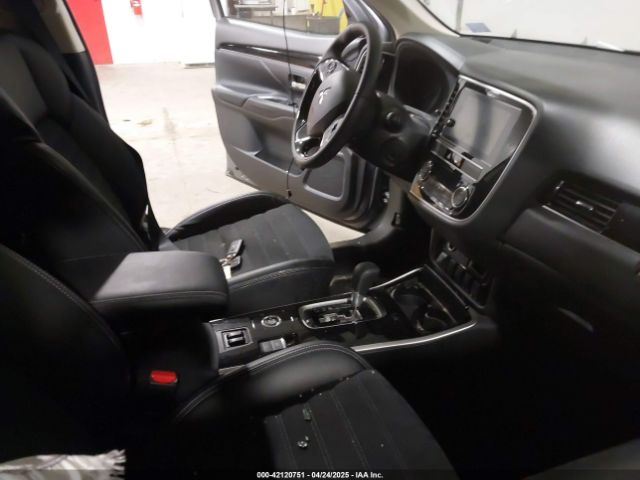 JA4AZ3A36KJ000502 Mitsubishi Outlander Se