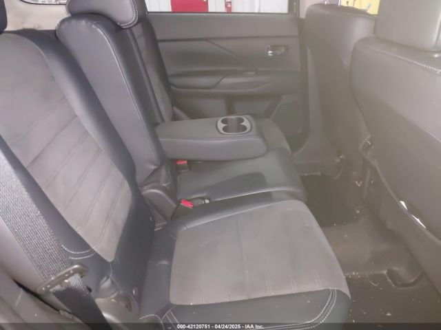 JA4AZ3A36KJ000502 Mitsubishi Outlander Se