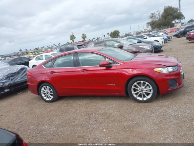 3FA6P0LU0KR200678 Ford Fusion Hybrid Se