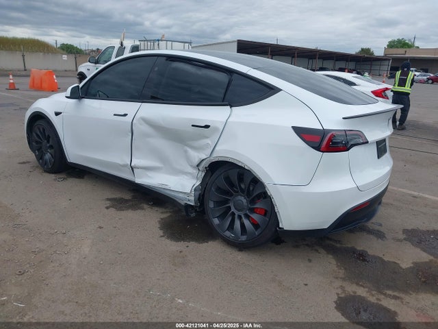 2024 TESLA MODEL Y 7SAYGDEFXRF170662 Photo 2