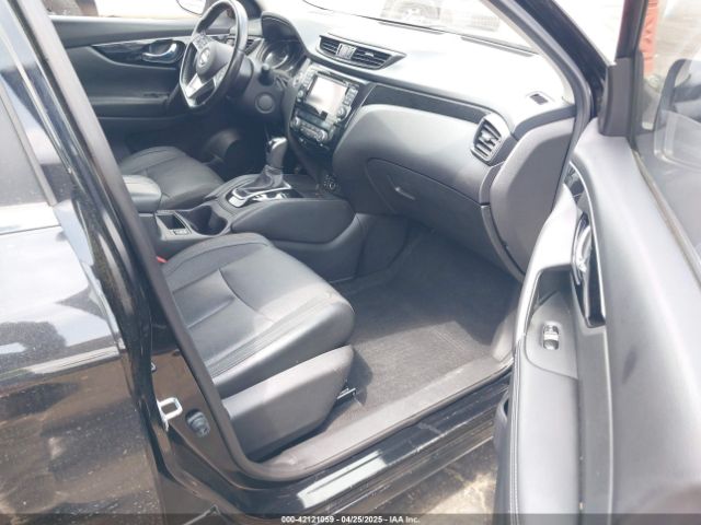 JN1BJ1CP9HW019565 Nissan Rogue Sport Sl