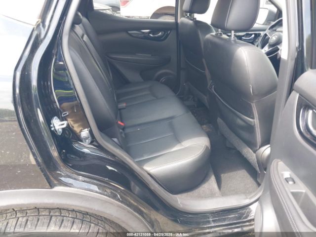 JN1BJ1CP9HW019565 Nissan Rogue Sport Sl