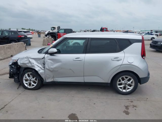 KNDJ23AU8L7054546 KIA SOUL S