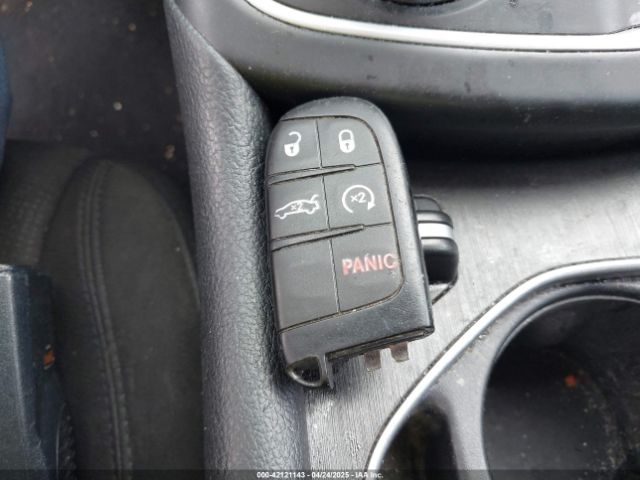 1C3CCCAB5GN157031 Chrysler 200 Limited