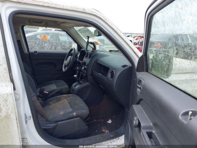 1C4NJPBA4GD574945 Jeep Patriot Sport